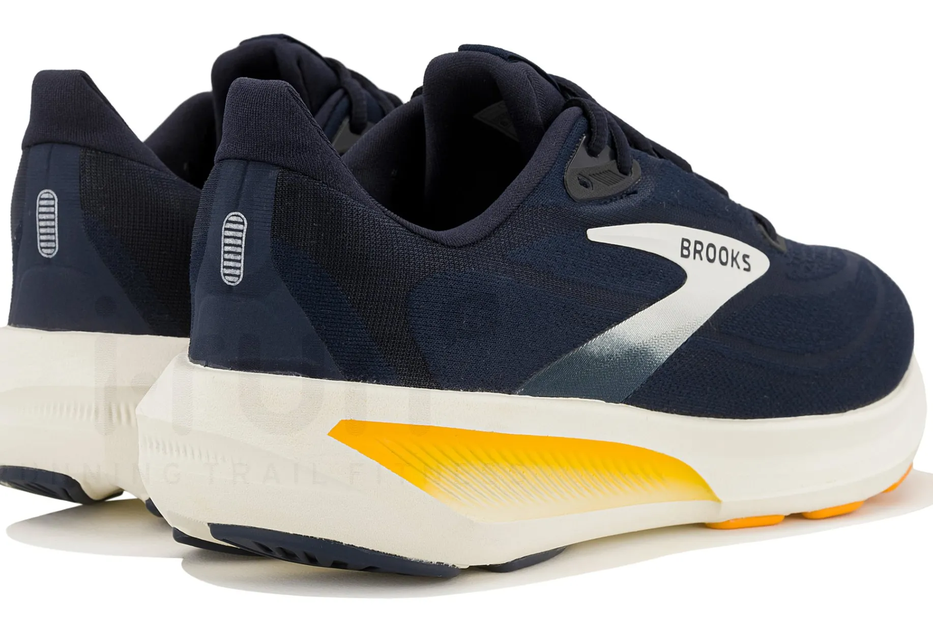 Brooks Revel 9