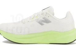 New Balance FuelCell Propel V5
