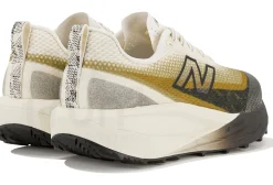 New Balance FuelCell SuperComp Trail V2