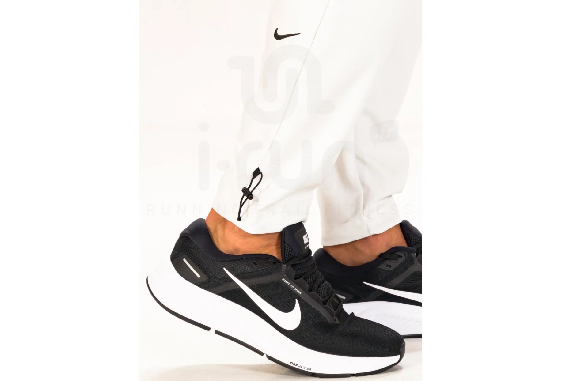 Nike pantalón Challenger Track Club