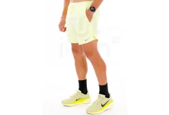 Nike pantalón corto Stride 2 en 1