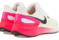 Nike Structure 25